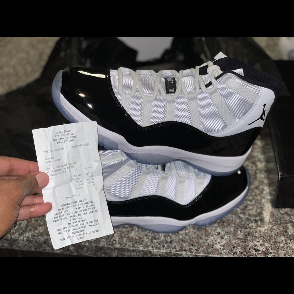Air Jordan 11 concord sz 10.5 deadstock